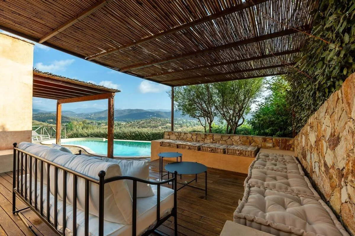 Villa Leone With Pool & Views, Newly Furnished Chia Itálie