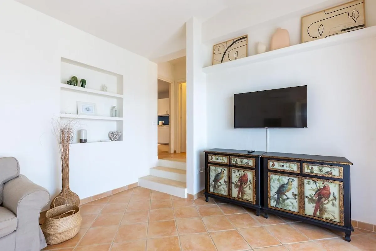 Villa Leone With Pool & Views, Newly Furnished Chia Itálie