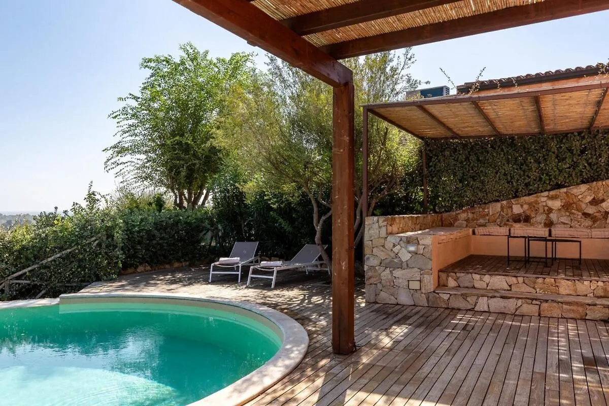 Villa Leone With Pool & Views, Newly Furnished Chia 0*,