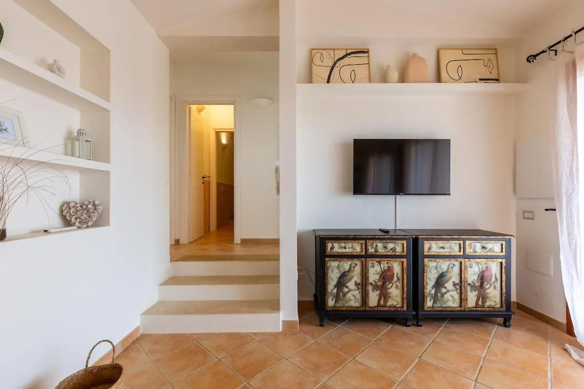 Villa Leone With Pool & Views, Newly Furnished Chia 0*,  Itálie