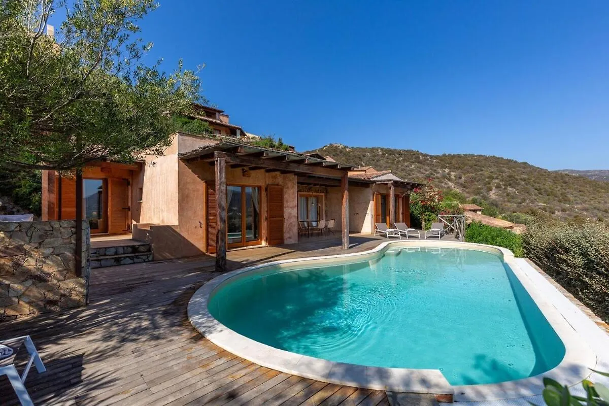 Villa Leone With Pool & Views, Newly Furnished Chia